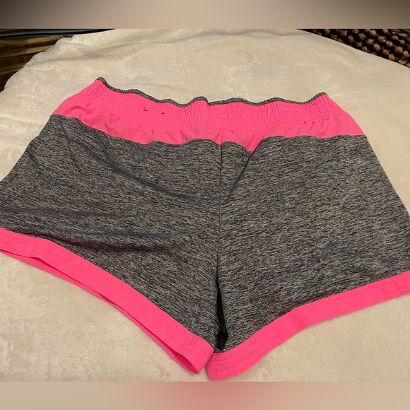 💞NWOT Women’s Swim Shorts Built in Panty💞 - Picture 2 of 6